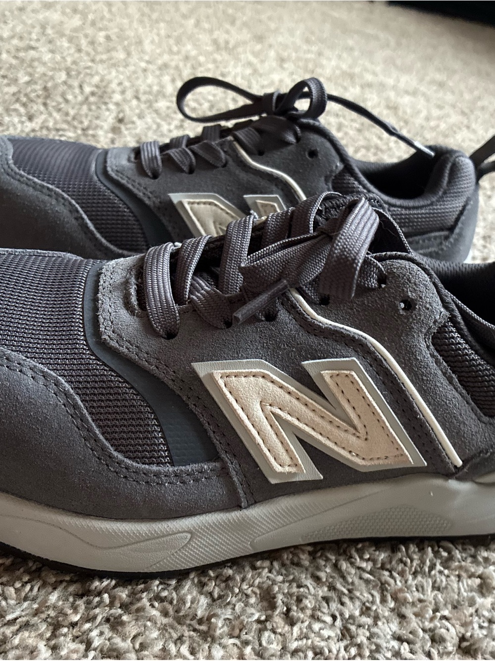 Brand new - New Balance Womans steel toe Gray Lifestyle Sneakers size 6